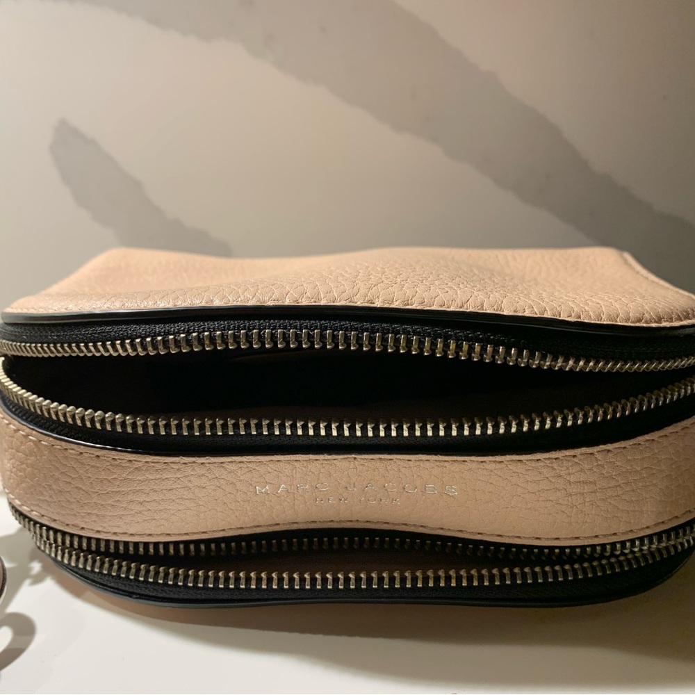 Marc Jacobs crossbody bag 😊 - Picture 7 of 8